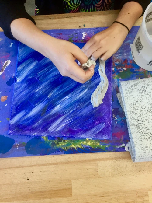 Use Rigid Wrap to create coral and seaweed on the 3D under the sea art.